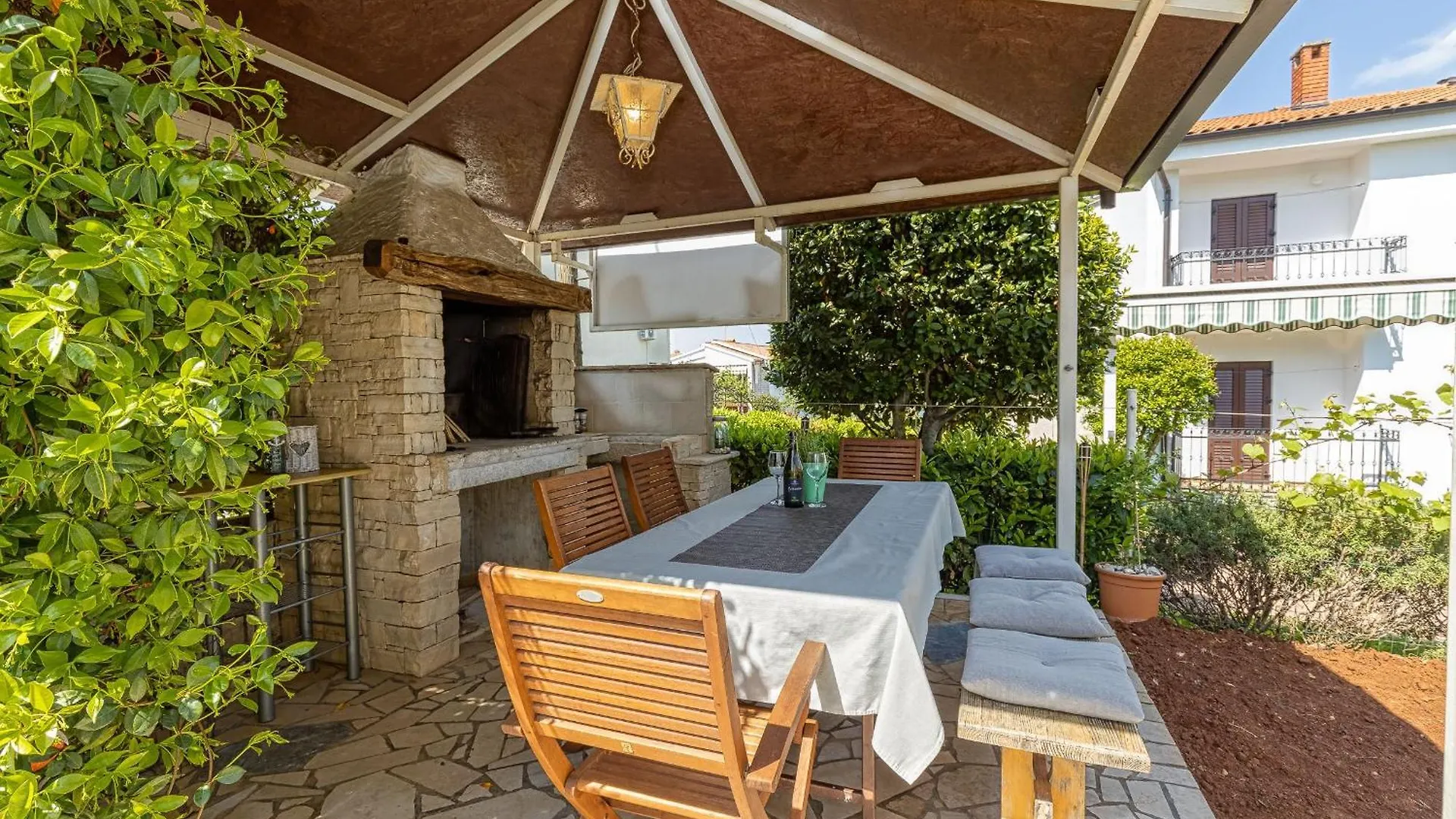 Grosse Wohnung In Porec Mit Moebliertem Balkon Apartment