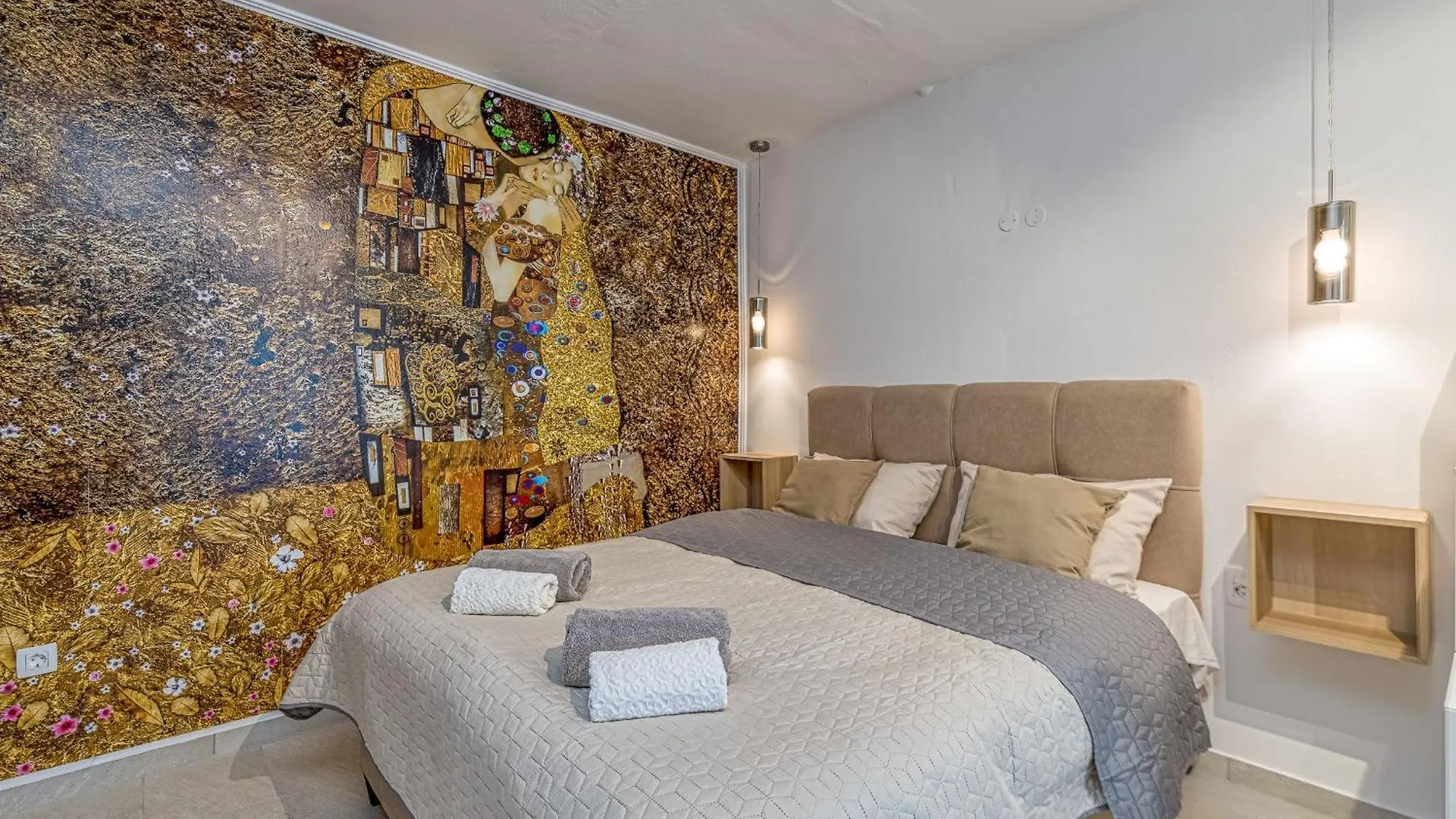 Grosse Wohnung In Porec Mit Moebliertem Balkon