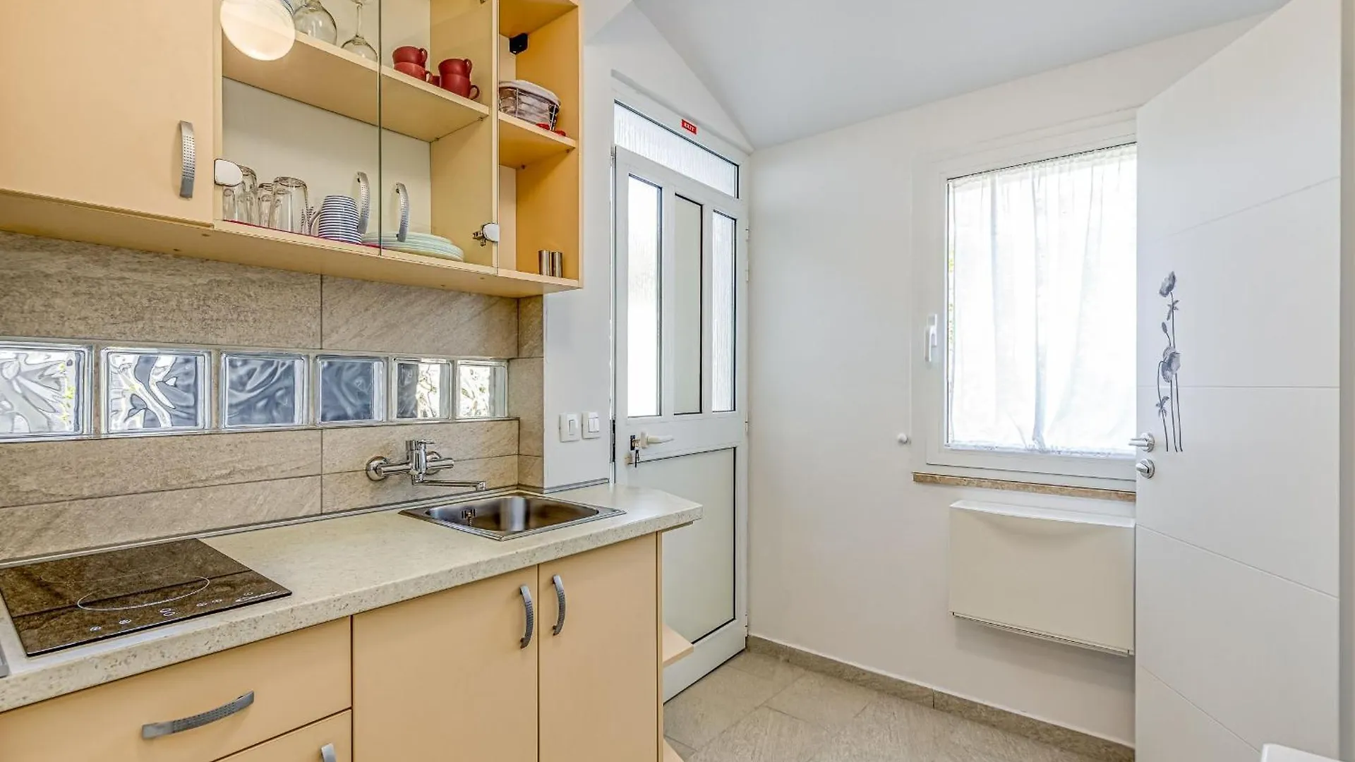 Grosse Wohnung In Porec Mit Moebliertem Balkon Apartment