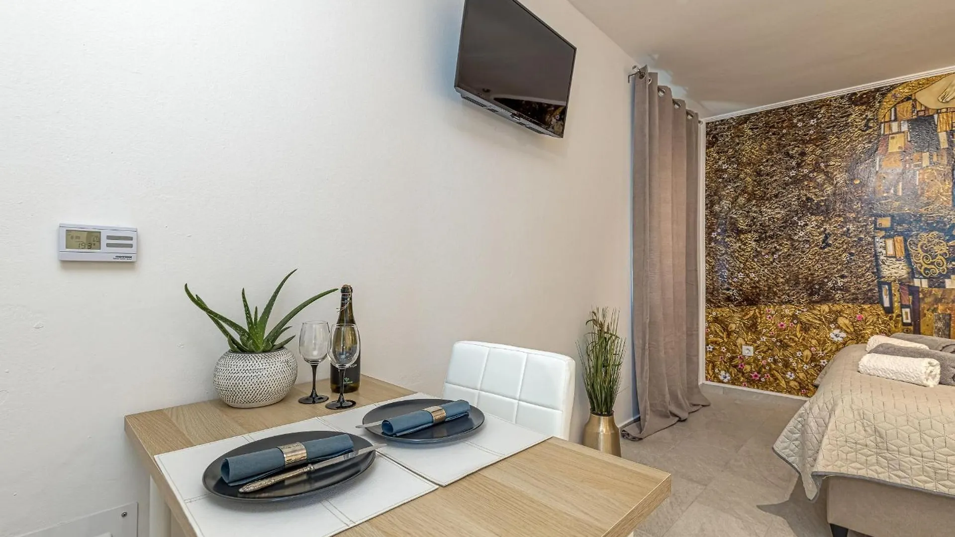 Apartment Grosse Wohnung In Porec Mit Moebliertem Balkon Croatia