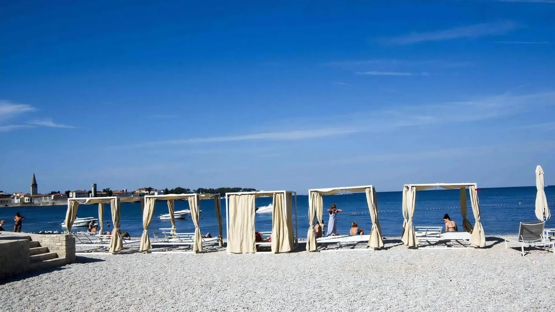 Apartment Grosse Wohnung In Porec Mit Moebliertem Balkon