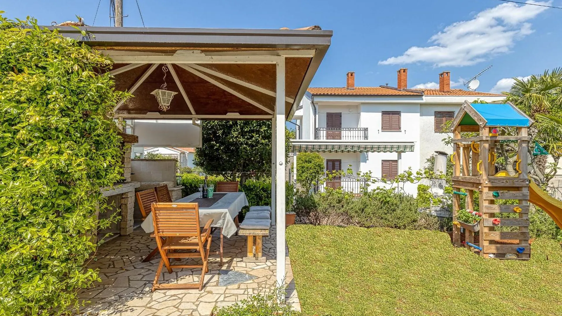 Apartment Grosse Wohnung In Porec Mit Moebliertem Balkon