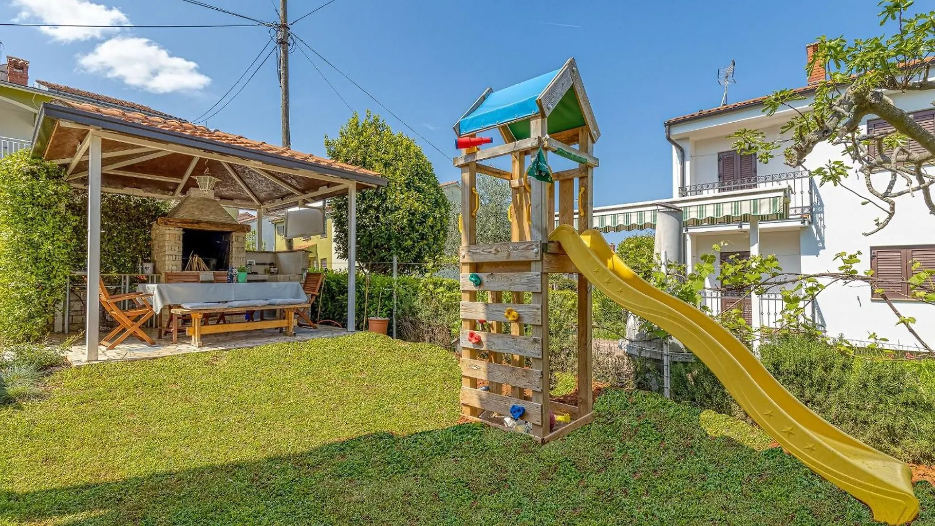 Grosse Wohnung In Porec Mit Moebliertem Balkon 0*,