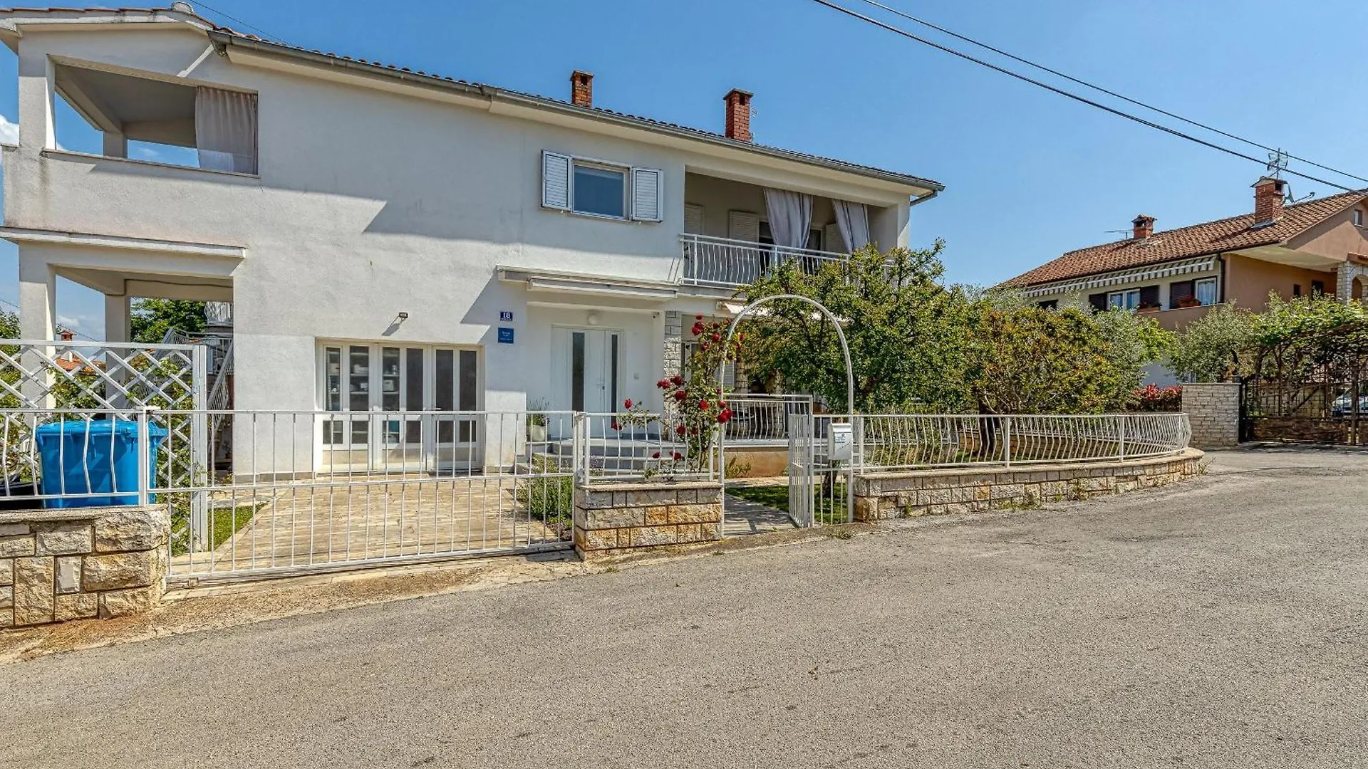 Grosse Wohnung In Porec Mit Moebliertem Balkon Apartment